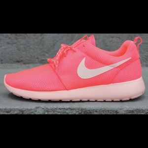 Women’s Nike Roshe Run hot punch